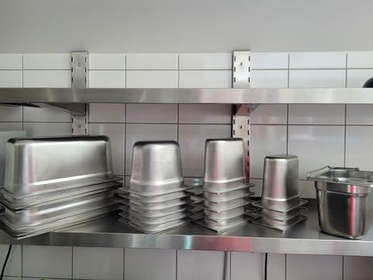 Lot de bacs gastro inox et couvercles