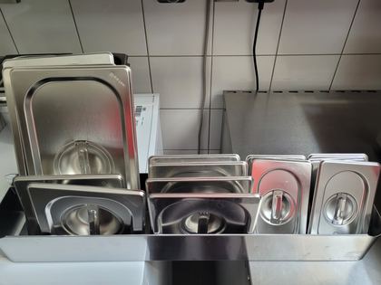 Lot de bacs gastro inox et couvercles