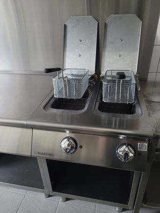 Friteuse MARENO 2 bacs de 10 L avec sa base neutre de 600 mm, triphasée, l'ensemble