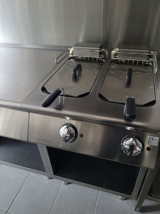 Friteuse MARENO 2 bacs de 10 L avec sa base neutre de 600 mm, triphasée, l'ensemble